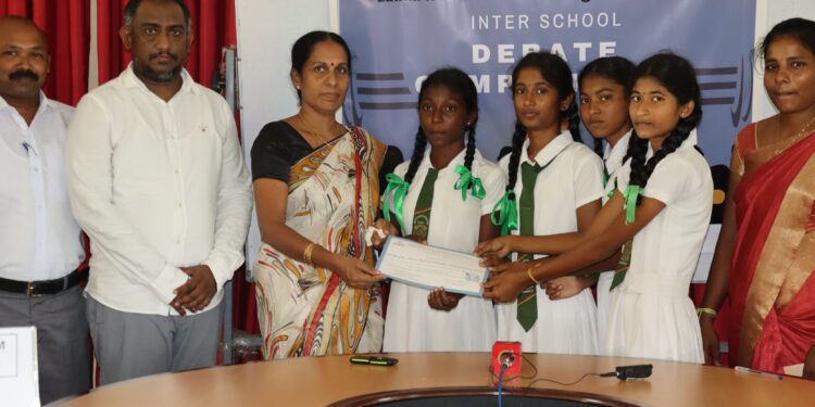 Mullaithevu இலங்கை மழை நீர் சேகரிப்பு அமையத்தால் பாடசாலை மாணவர்களுக்கு இடையிலான விவாத போட்டி