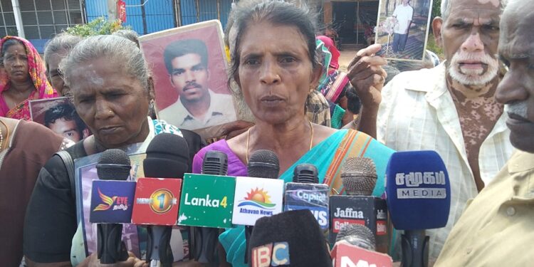 Kilinochi கிளிநொச்சியில் காணாமல் ஆக்கப்பட்டோரின் உறவுகள் போராட்டம்!
