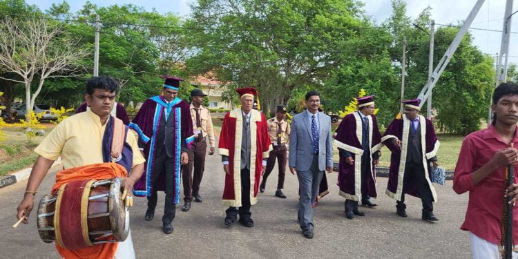 வவுனியாவவுனியா பல்கலைக்கழகத்தின் புதிய துணைவேந்தர் பதவியேற்பு.