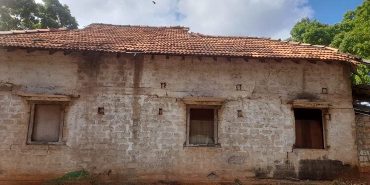 Jaffna யாழில் பாழடைந்த வீட்டில் சிறுவர் இல்லம்.