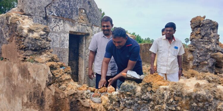 Jaffnaயாழில். 400 வருடங்கள் பழமையான சிவன் ஆலயத்தை மீளுருவாக்கம் செய்யும் பணி ஆரம்பம்