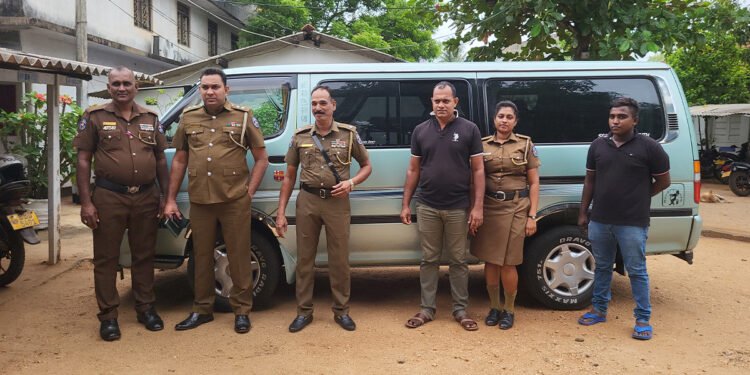 வவுனியாவவுனியாவில் இருந்து குடும்ப பெண் கடத்தல்: வேனுடன் 4 பேர் கைது