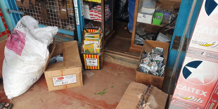 Jaffnaயாழில் கிருமி நாசினிகளை விற்றவருக்கு ஒன்றரை இலட்ச ரூபாய் தண்டம்.