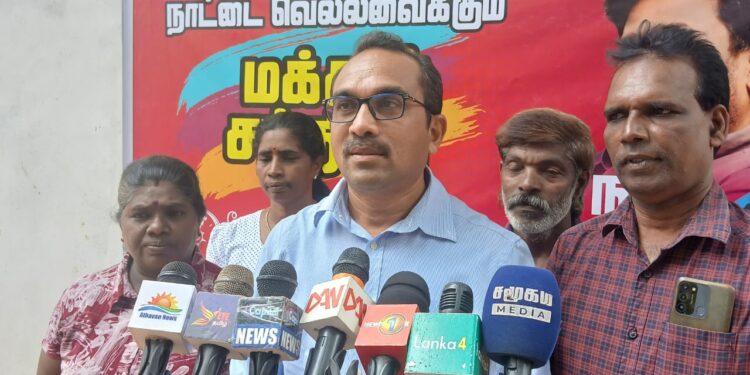 Killinochiவிமல் ரத்னாயக்கா கிளிநொச்சி வட்டக்கச்சி அழகாபுரி மக்களை இன்று சந்தித்தார்.