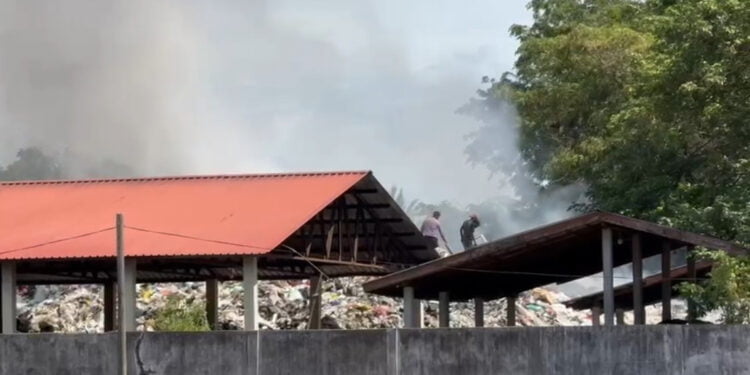 Jaffna யாழில் குப்பை மேட்டில் தீ