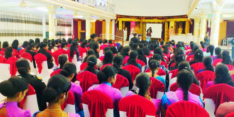 கண்டாவளை55வது படைப்பிரிவின் ஏற்பாட்டில் யுவதிகளிற்கான சுயதொழில் பயிற்சி!