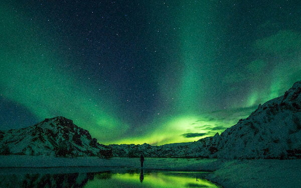 வண்ணமயமாக பிரித்தானியாவில் ஒளிர்ந்த வடக்கு ஒளிகள்