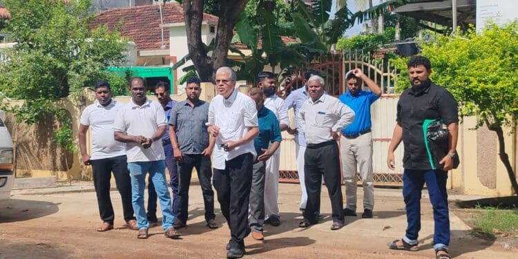 கடிதங்கள் கையில் கிடைக்கவில்லை – சசிகலாவிற்கு ஒழுக்காற்று நடவடிக்கை