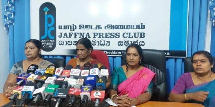 சுமந்திரன் தனது கொத்தடிமைகளையே வேட்பாளர்களாக நிறுத்தியுள்ளார்-தமிழரசு கட்சியின் மகளிர் அணியினர் தெரிவித்துள்ளனர்.