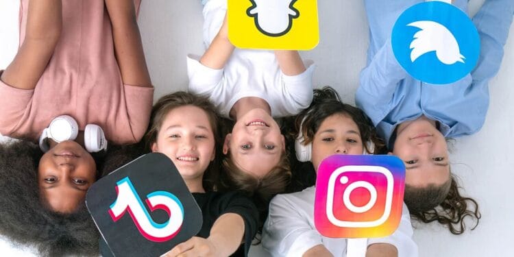 சமூக வலைத்தளங்களில் குழந்தைகளின் புகைப்படம் காணொளிகளை வெளியிடுவோருக்கு எச்சரிக்கை.