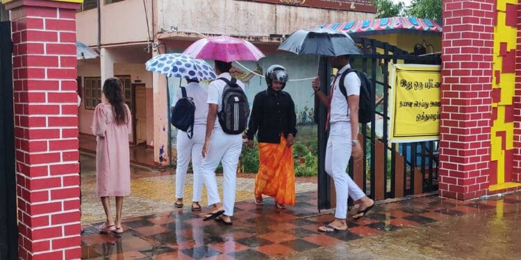 வவுனியாவில் மழைக்குமத்தியில் பரீட்சை ஆரம்பம்!