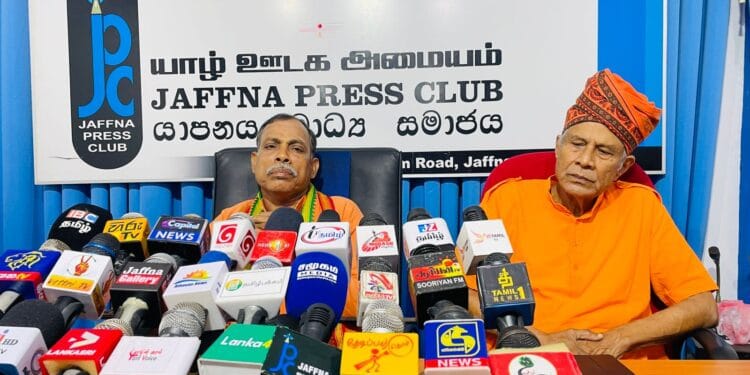 அரசியலமைப்பில் சைவ சமயத்திற்கு முன்னுரிமை அளிக்கப்பட வேண்டும்.
