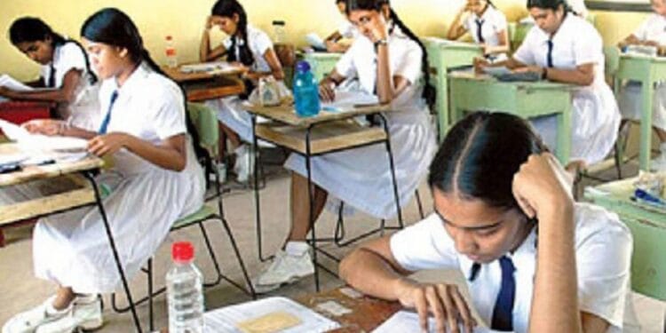 பாடசாலை கல்விச் செயற்பாடுகளுக்கு சமூக ஊடக பயன்பாட்டைத் தவிர்க்க கல்வி அமைச்சு சுற்றறிக்கை!