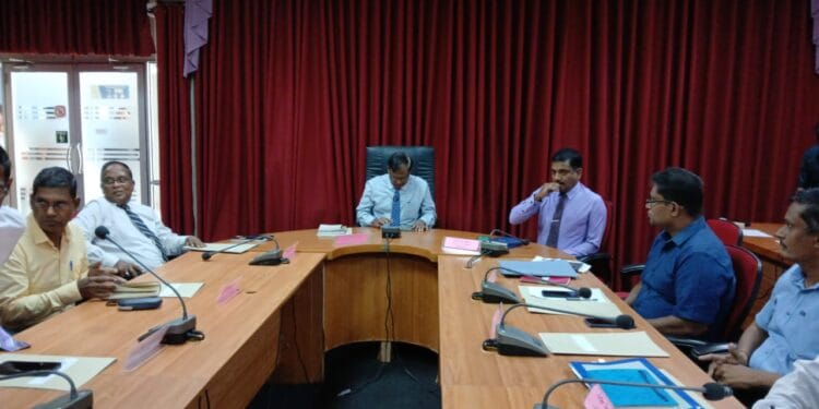 வடமாகாண ஆளுநர் நா.வேதநாயகம் கிளிநொச்சி மாவட்ட செயலகத்திற்கு விஜயம்
