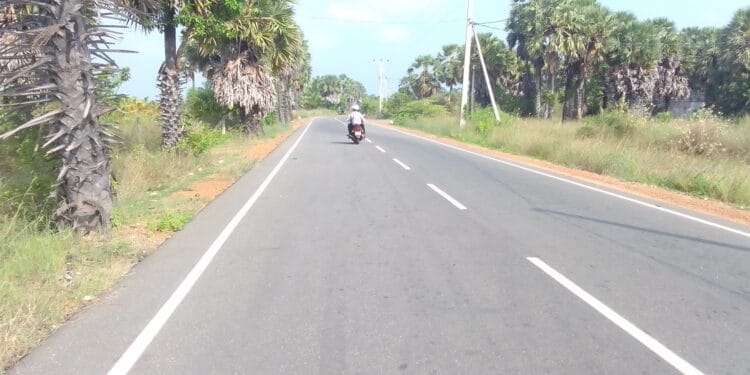 யாழ் வடமராட்சி கிழக்கில் வீதி தடைகள் அகற்றப்பட்டுள்ளது.
