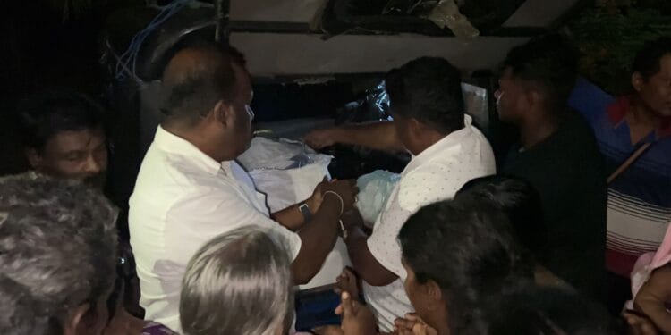 மன்னாரில் மழை வெள்ளத்தினால் பாதிக்கப்பட்ட கிராமங்களுக்கு செல்வம் அடைக்கலநாதன் எம்.பி விஜயம்.
