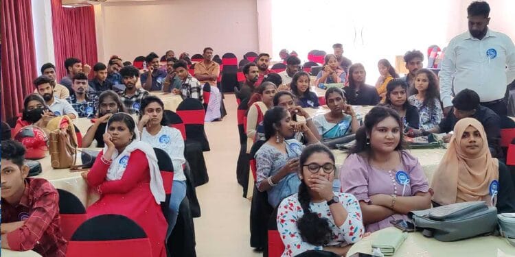 ரான்ஸ்பரன்ஸி இன்ரநெசனல் நிறுவனத்தினால் நடாத்தப்பட்ட கட்டுரை போட்டிக்கான பரிசளிப்பு விழா.