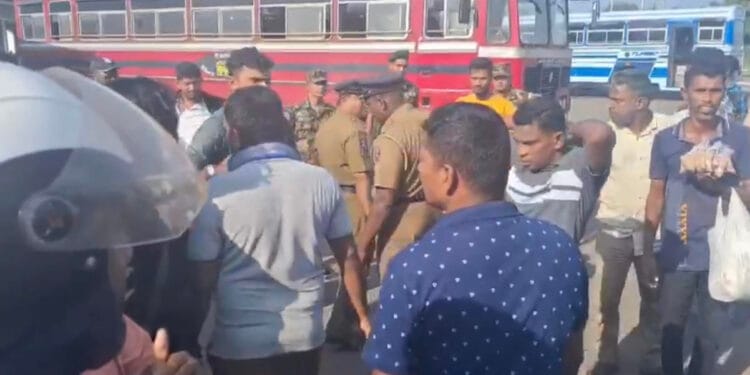 நேரக்கணிப்பாளர் மீது தாக்குதல் – பேருந்து நிலையத்தில் அமைதியின்மை!
