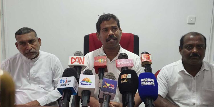 இராணுவ ஆக்கிரமிப்பில் உள்ள காணி விபரங்களை வழங்குங்கள் – வன்னி எம்பி திலகன் கோரிக்கை.