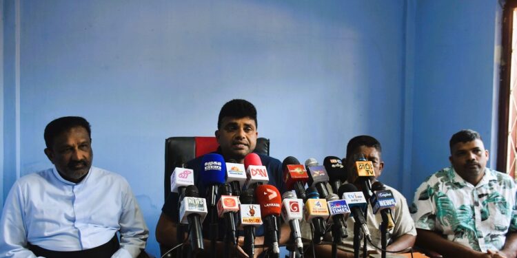 மன்னாரில் கனிய மணல் அகழ்வு