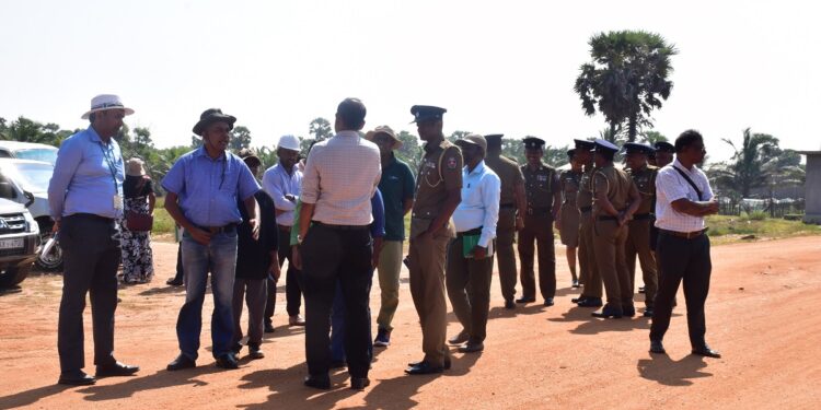 மன்னாரில் கனிய மணல் அகழ்வுக்கான கள விஜயத்தை மேற்கொண்ட திணைக்கள அதிகாரிகள் திருப்பி அனுப்பி வைப்பு.