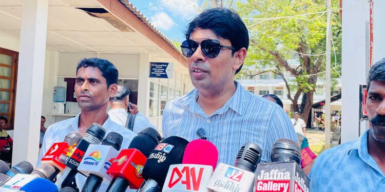 கஜேந்திரகுமாருக்கு ஆதரவாக வைத்தியர் அருச்சுனா இராமநாதன்….