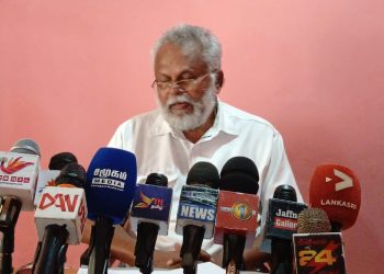 கிளிநொச்சி மாவட்ட கட்சி அலுவலகத்தில் கருத்து தெரிவித்த  டக்ளஸ் தேவானந்தா…