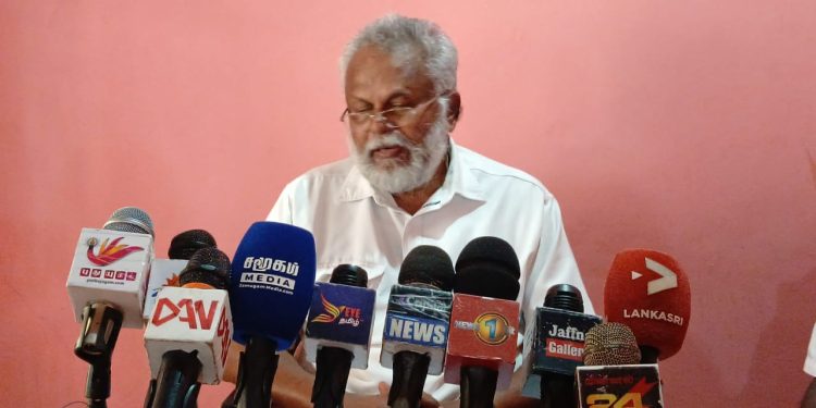 கிளிநொச்சி மாவட்ட கட்சி அலுவலகத்தில் கருத்து தெரிவித்த டக்ளஸ் தேவானந்தா…