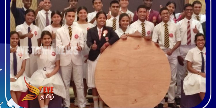 AIA 30 வது உயர் கல்வி உதவித் தொகையை பெற்றுக் கொண்ட மன்னார் மாணவன்….