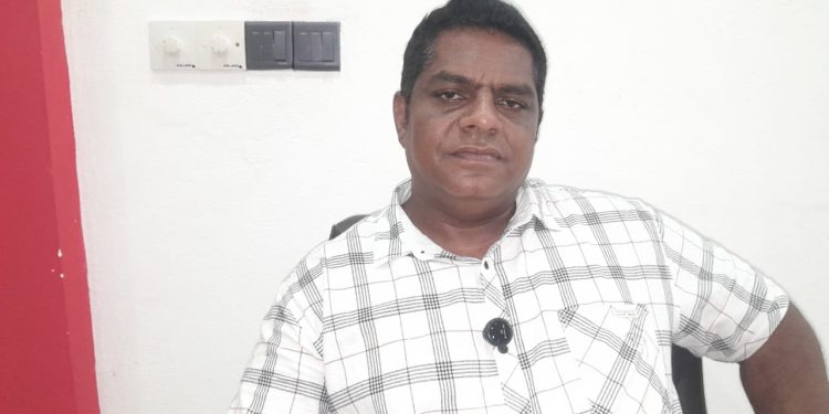மன்னாரில் சட்டவிரோத கணிய மணல் அகழ்வு தொடர்கின்றது – டானியல் வசந்
