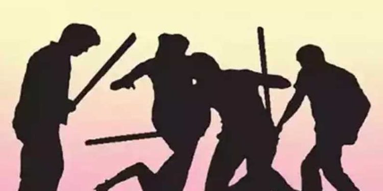 யாழில் வாள் வெட்டு – நால்வர் படுகாயம்