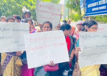 யாழில் தேசிய இடமாற்ற கொள்கையை அமுல்படுத்த கோரி போராட்டம்!