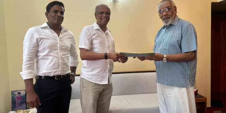 சீ.விக்கும் சுமந்திரனுக்குமிடையில் ஒப்பந்தம்