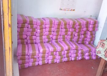 கஞ்சா கடத்த முற்பட்டவரை பதுங்கியிருந்து கைது செய்ய பொலிஸார்