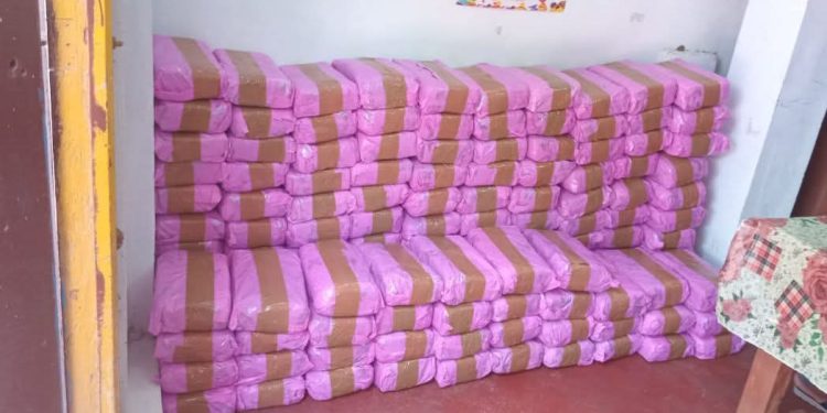 கஞ்சா கடத்த முற்பட்டவரை பதுங்கியிருந்து கைது செய்ய பொலிஸார்