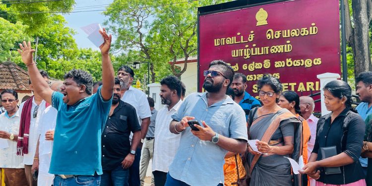 சித்தர்களின் புனித பூமியில் குப்பை கொட்டுவது தொடர்பாக போராட்டம் முன்னெடுப்பு!