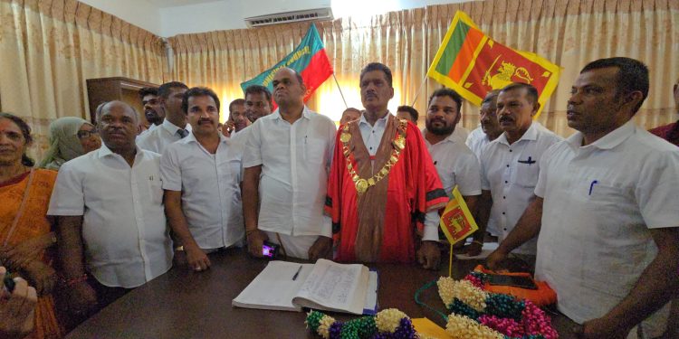 மட்டக்களப்பு மாநகர சபையின் முதல்வராக தமிழரசுகட்சியின் ஊடகவியலாளர் சிவம் பாக்கியநாதன் தெரிவு
