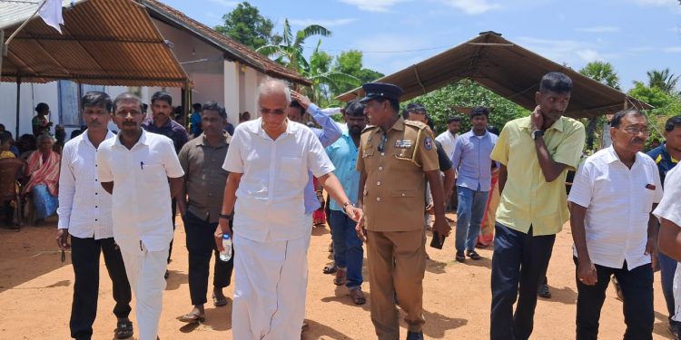 முத்துஜயன்கட்டில் உயிரிழந்த இளைஞரின் சடலம் அஞ்சலிக்காக வைக்கப்பட்டுள்ளது