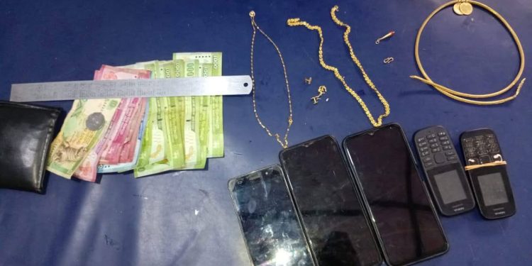 யாழில் நகைகளுடன் இளைஞன் கைது!