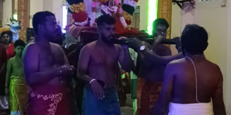 வவுனியாவில் 220,000 ரூபாய்க்கு ஏலம் போன மாம்பழம்