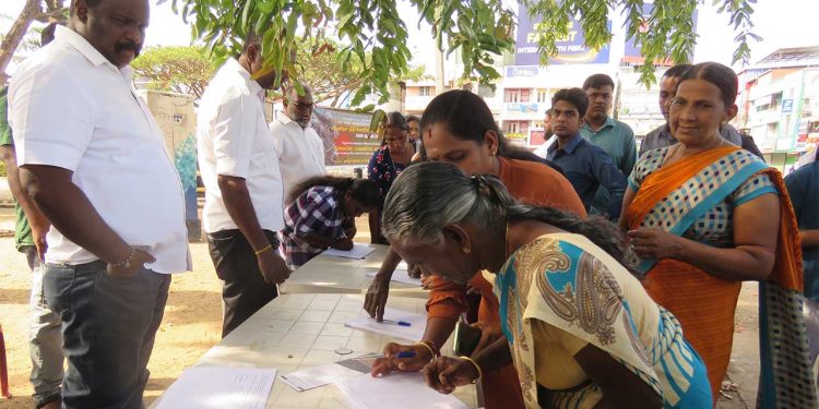 மட்டக்களப்பில் செம்மணி நீதி கோரிய கையொழுத்து போராட்டம் ஆரம்பித்து வைப்பு