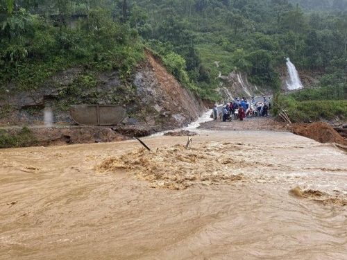 பஹல கடுகன்னாவையில் மண்சரிவு
