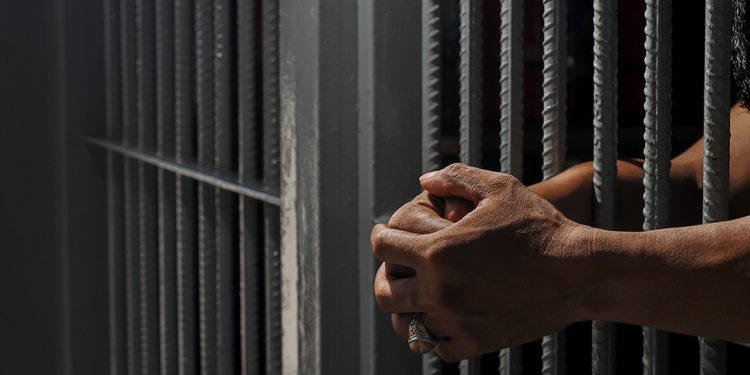 வெள்ளத்தில் சிக்கிய சிறைக் கைதிகள்