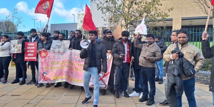 ரில்வின் சில்வாவுக்கு எதிராக பிரித்தானியாவில் ஈழத்தமிழர்கள் போராட்டம்