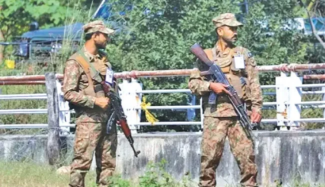 பாகிஸ்தானில் 22 தீவிரவாதிகள் சுட்டுக்கொலை!