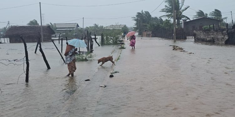 சீரற்ற காலநிலை காரணமாக மன்னர் மக்களுக்கு  விடுக்கப்பட்டுள்ள அறிவிப்பு!