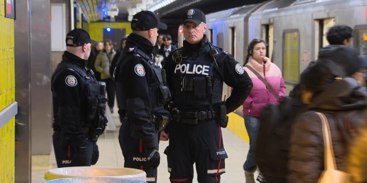 TTC சுரங்கப்பாதையின் முக்கியப் பிரிவுகளில் டொராண்டோ பொலிஸ்