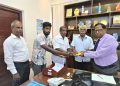 வடக்கு மாகாண ஆளுநரை சந்தித்த மயிலிட்டி மீள்குடியேற்ற அபிவிருத்திக் குழுவினர்