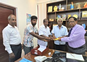 வடக்கு மாகாண ஆளுநரை சந்தித்த மயிலிட்டி மீள்குடியேற்ற அபிவிருத்திக் குழுவினர்