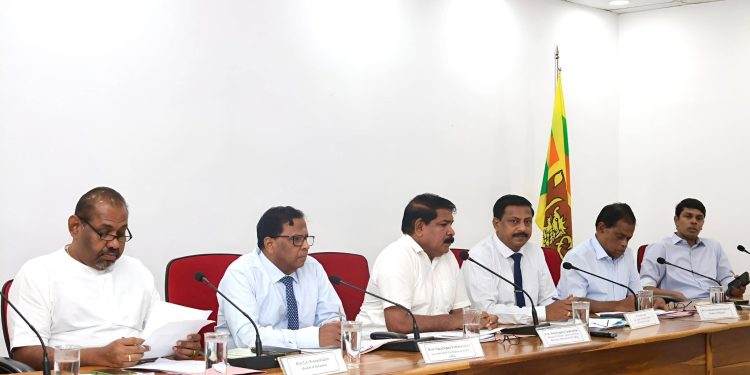 யாழில். அபிவிருத்தி திட்டங்களை மேற்கொள்வதில் கடும் சவால் –  கடற்தொழில் அமைச்சர்